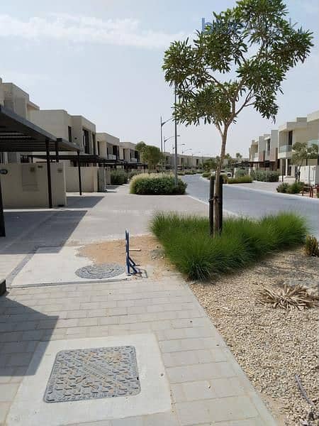 Stunning 3 Beds Townhouse (TH-L) Single Row unit for Sale