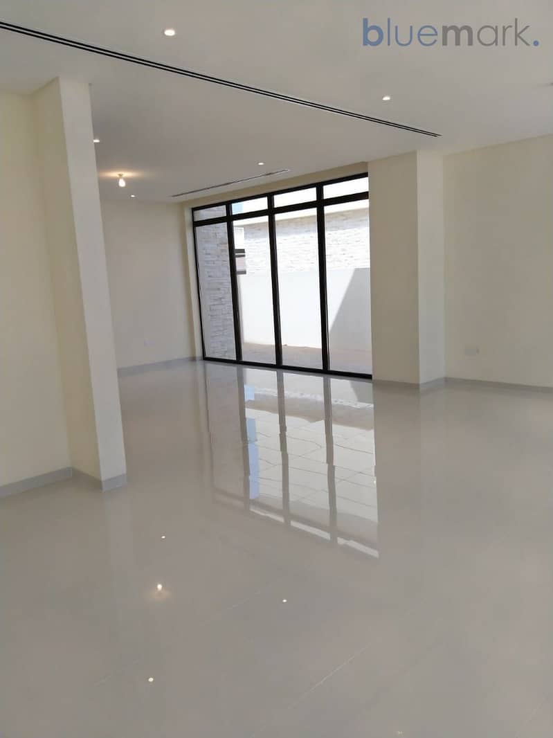 Stunning 3 Beds Townhouse (TH-L) Single Row unit for Sale