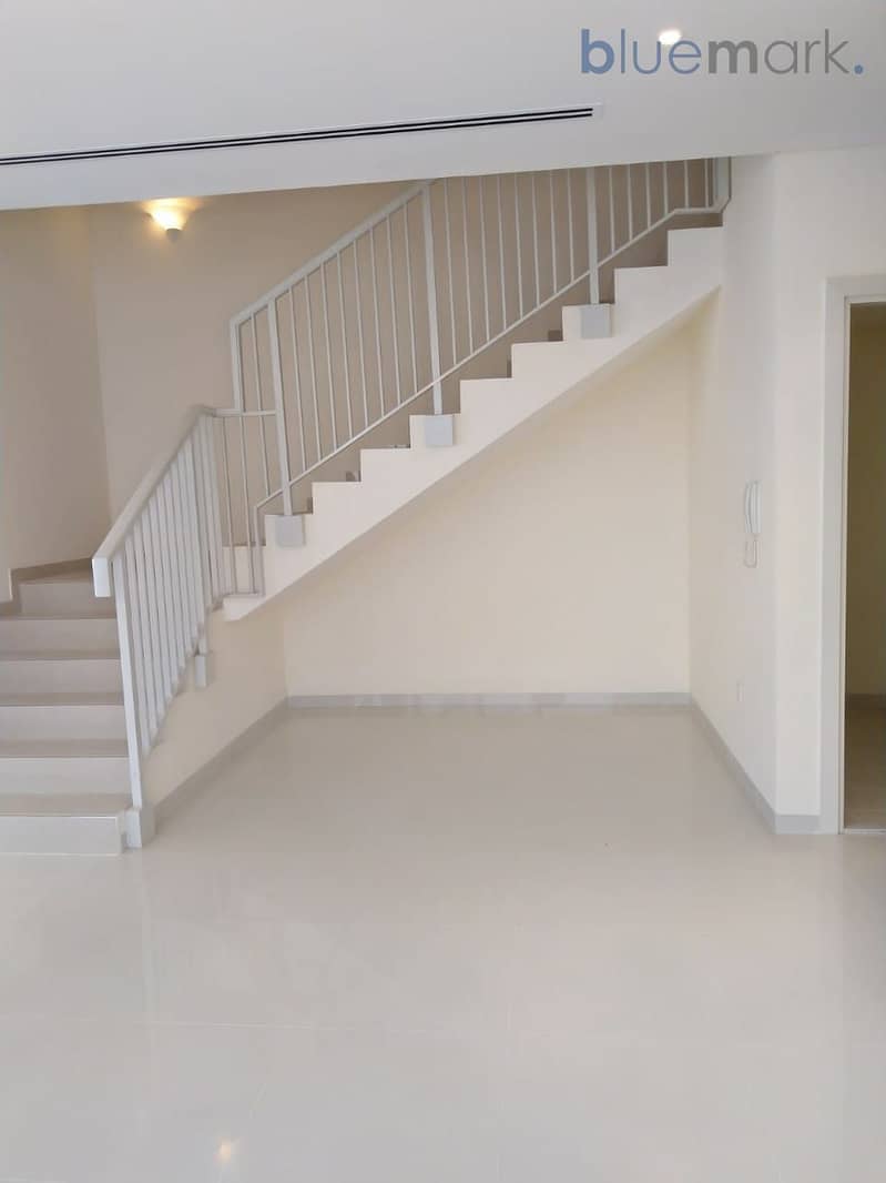 Stunning 3 Beds Townhouse (TH-L) Single Row unit for Sale