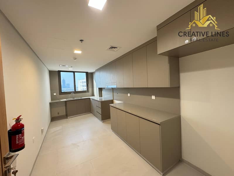 3 B/R // CLOSE KITCHEN// HUGE SIZE // STORE ROOM// READY TO MOVE