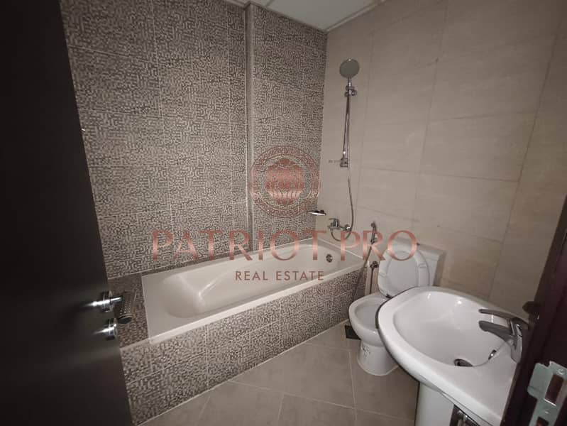 High Floor II Near to Metro II Ready to move - Image 15