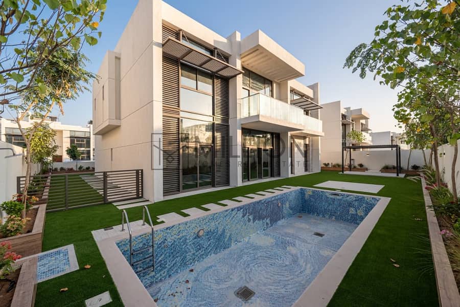 Luxury 5-Bed Villa with Maid Room | for Rent