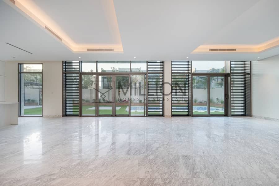 Luxury 5-Bed Villa with Maid Room | for Rent