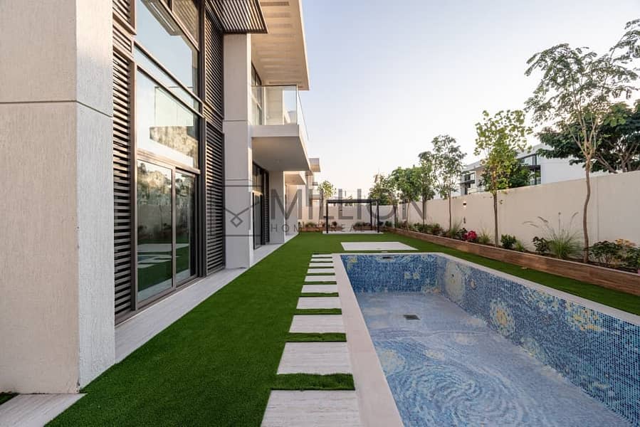 Luxury 5-Bed Villa with Maid Room | for Rent - Image 11