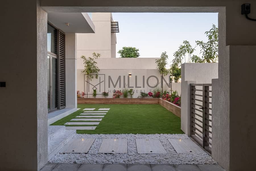 Luxury 5-Bed Villa with Maid Room | for Rent - Image 15