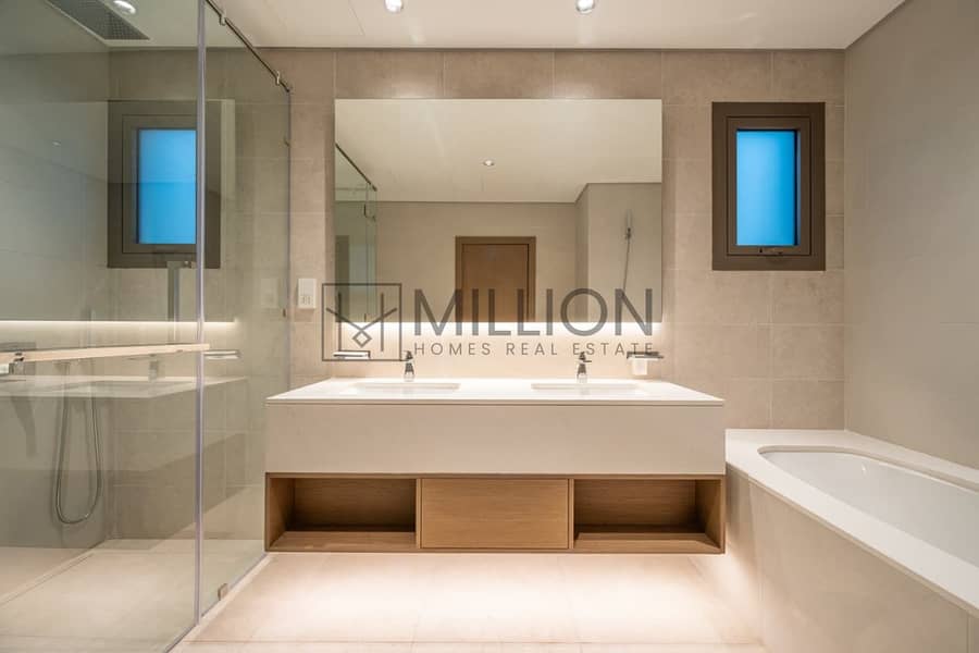 Luxury 5-Bed Villa with Maid Room | for Rent - Image 21