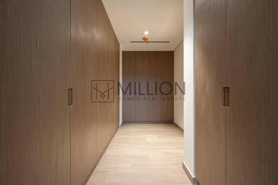 Luxury 5-Bed Villa with Maid Room | for Rent - Image 22