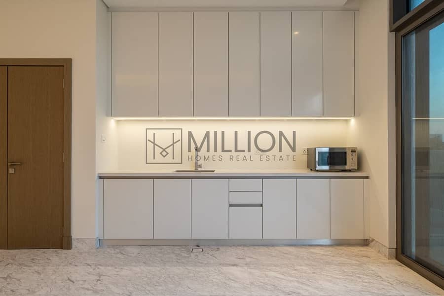 Luxury 5-Bed Villa with Maid Room | for Rent - Image 23