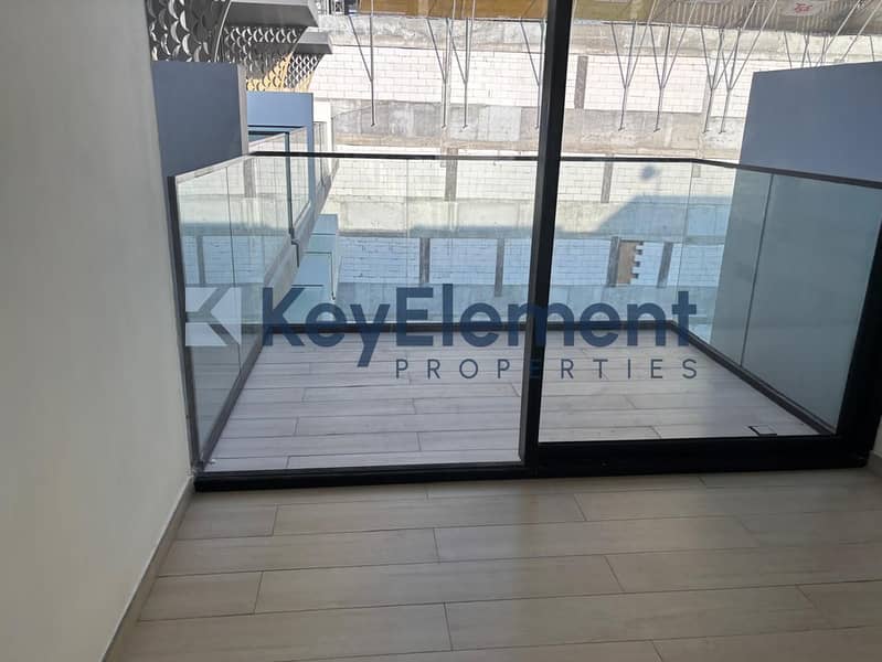 Ready to Move In | Community View | Vacant - Image 8