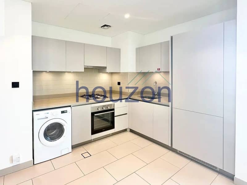 Spacious + Bright 2BR | Burj Khalifa View | Vacant