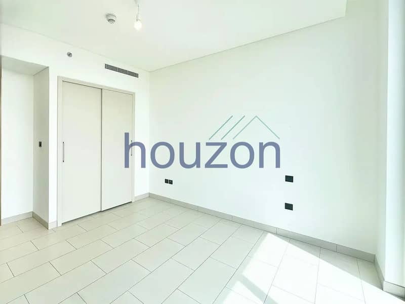 Spacious + Bright 2BR | Burj Khalifa View | Vacant - Image 6