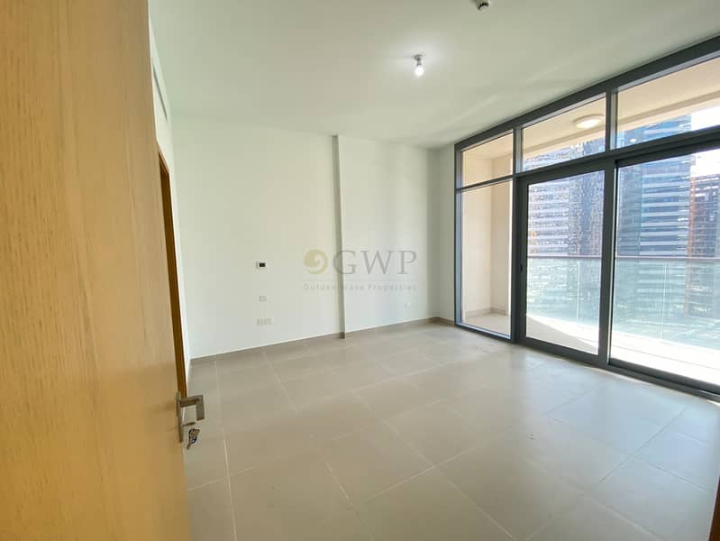 Exclusive | Mid Level | With Appliances | Vacant