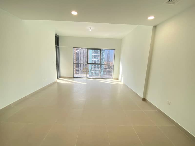 Exclusive | Mid Level | With Appliances | Vacant - Image 6