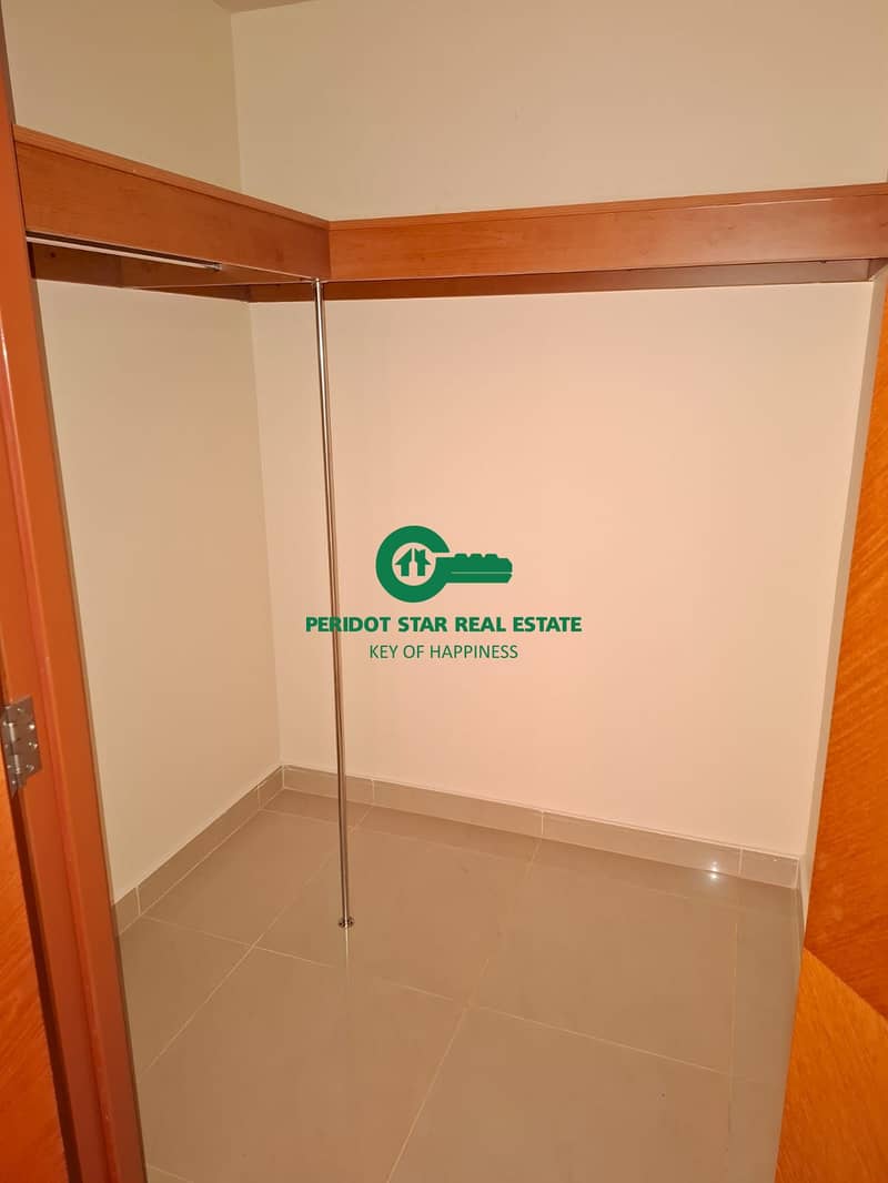 4BHK APARTMENT FOR FAMILY CLOSED TO SHARAF DG METRO STATION AND CLOSED TO SUPER MARKET AND HUGE LAYOUT - Image 18