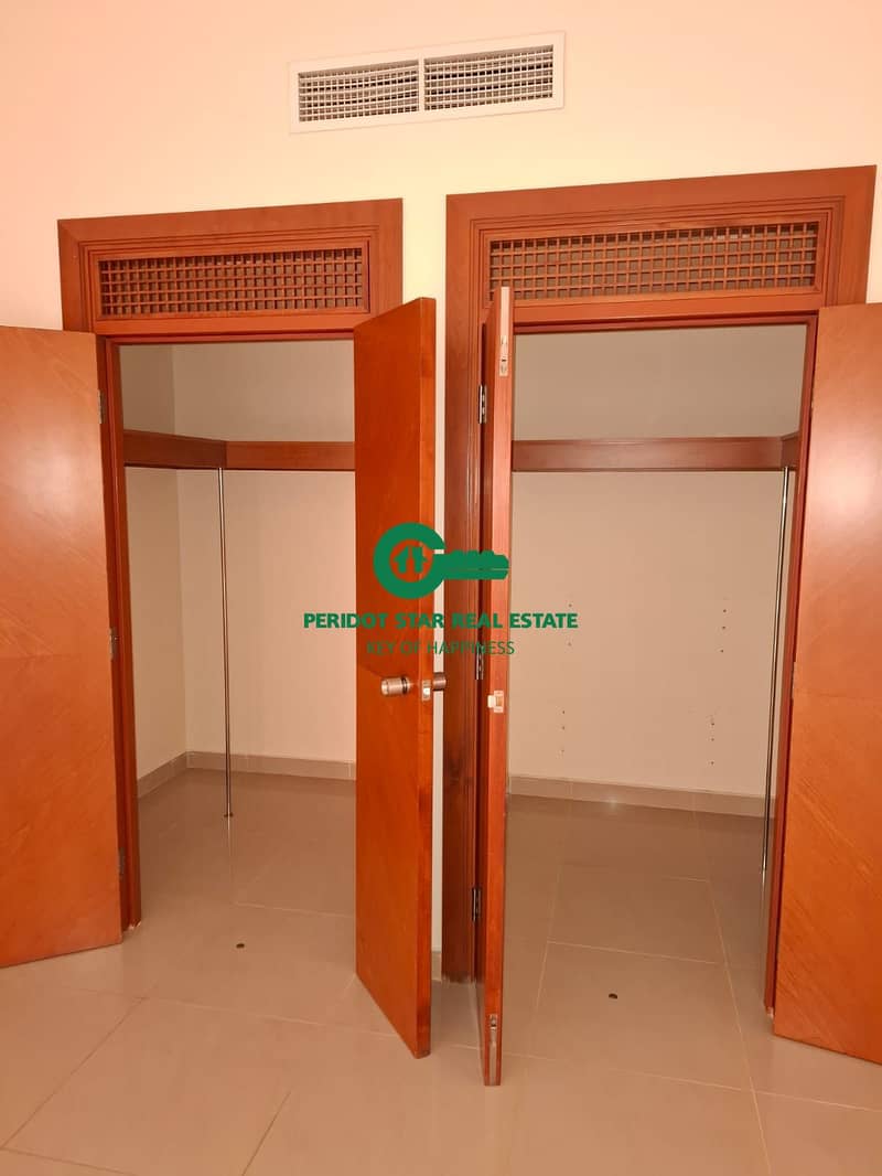 4BHK APARTMENT FOR FAMILY CLOSED TO SHARAF DG METRO STATION AND CLOSED TO SUPER MARKET AND HUGE LAYOUT - Image 19