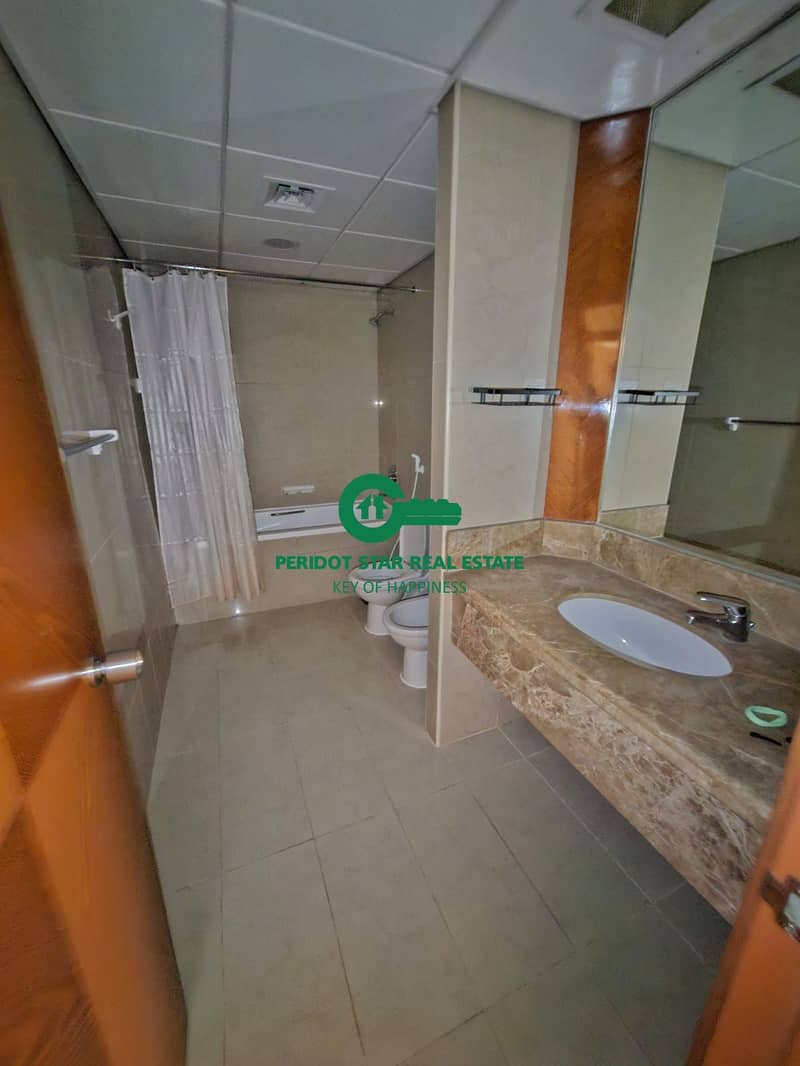 4BHK APARTMENT FOR FAMILY CLOSED TO SHARAF DG METRO STATION AND CLOSED TO SUPER MARKET AND HUGE LAYOUT - Image 25