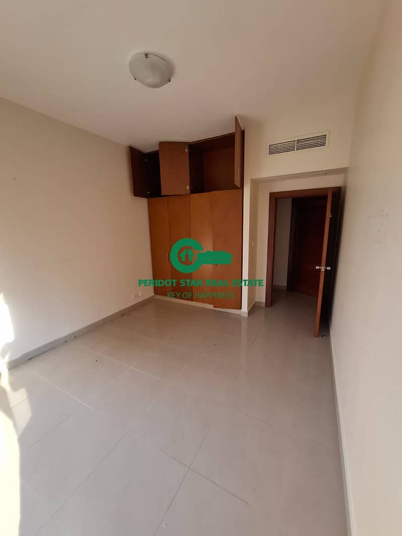 4BHK APARTMENT FOR FAMILY CLOSED TO SHARAF DG METRO STATION AND CLOSED TO SUPER MARKET AND HUGE LAYOUT - Image 28