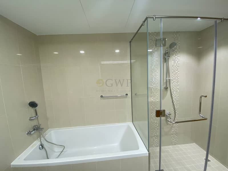 Exclusive | Mid Level | With Appliances | Vacant - Image 10