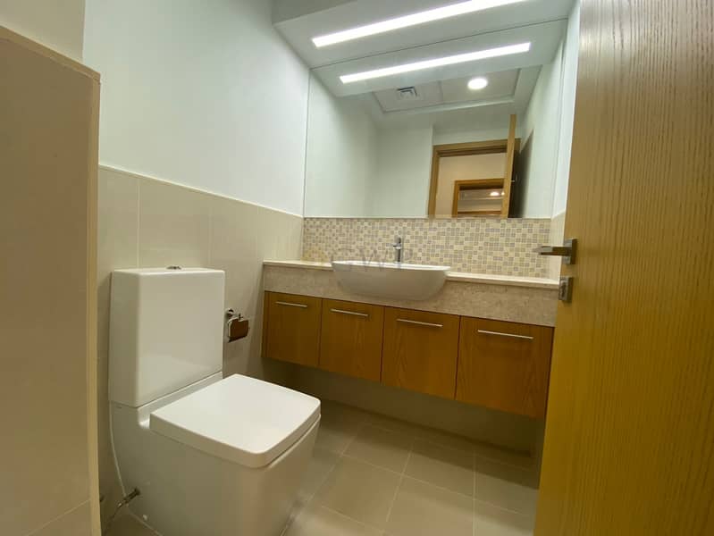 Exclusive | Mid Level | With Appliances | Vacant - Image 12