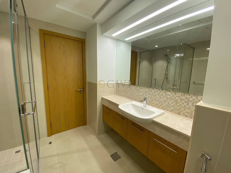 Exclusive | Mid Level | With Appliances | Vacant - Image 13