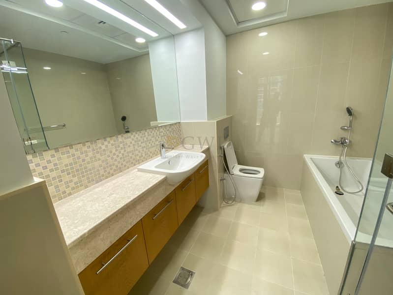 Exclusive | Mid Level | With Appliances | Vacant - Image 26