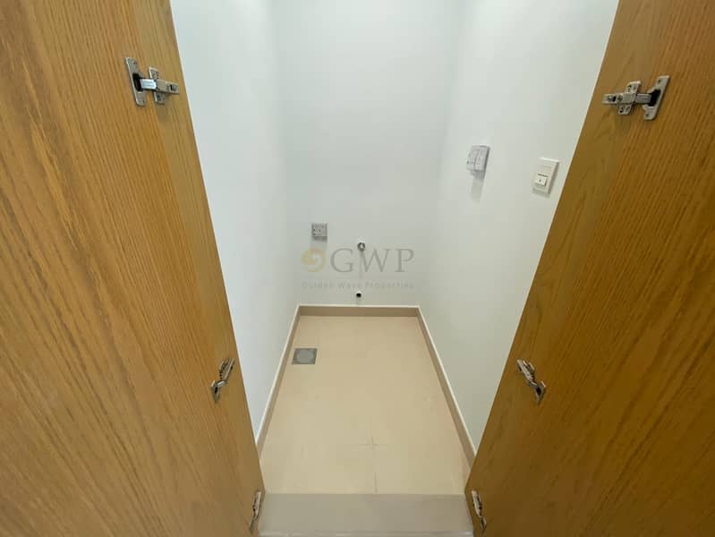 Exclusive | Mid Level | With Appliances | Vacant - Image 27