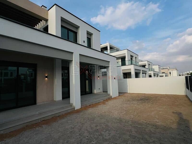 Gated Community | Spacious Layout + Garden | Prime Location