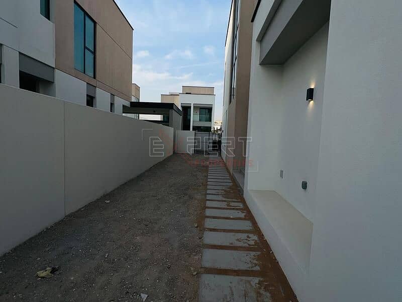 Gated Community | Spacious Layout + Garden | Prime Location - Image 13