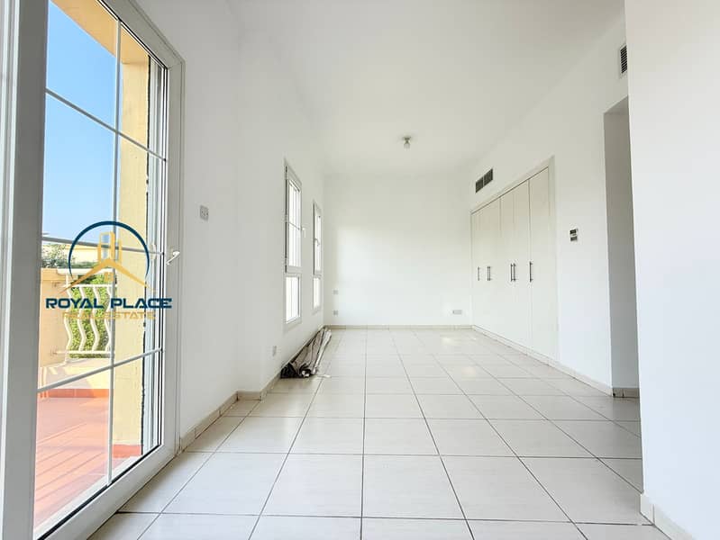 SPACIOUS / BACK TO BACK / BIG LAYOUT / TYPE 4E - Image 9