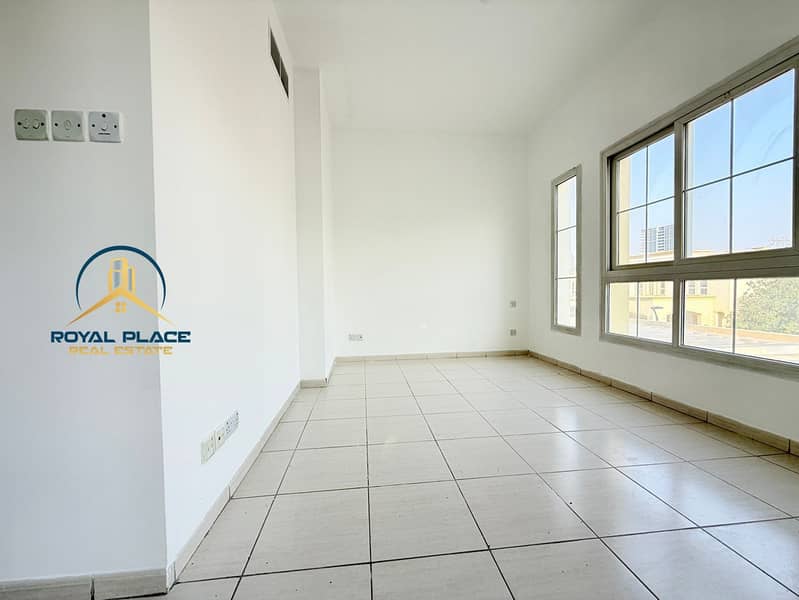 SPACIOUS / BACK TO BACK / BIG LAYOUT / TYPE 4E - Image 13