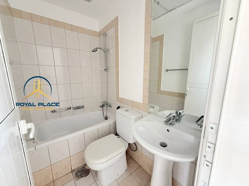 SPACIOUS / BACK TO BACK / BIG LAYOUT / TYPE 4E - Image 15