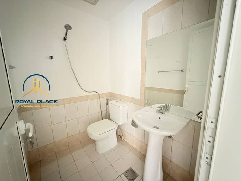 SPACIOUS / BACK TO BACK / BIG LAYOUT / TYPE 4E - Image 17