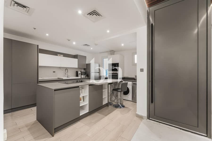 Exclusive | Fully Upgraded | Vacant On Transfer