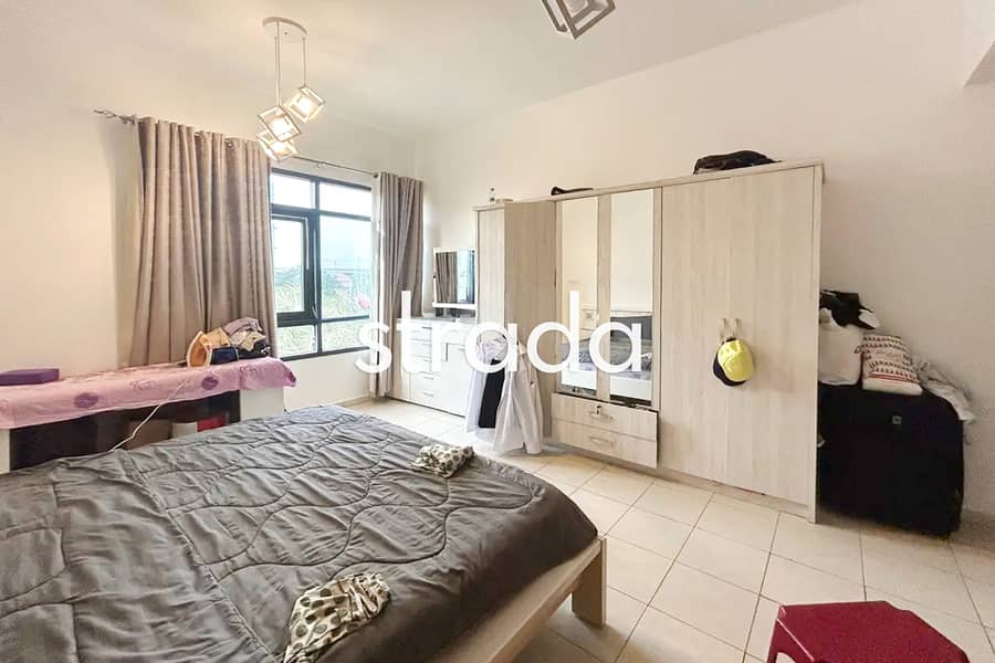 2 Bed + Study | Pool View | Vacant - Image 9