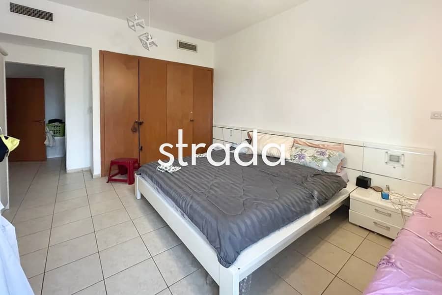 2 Bed + Study | Pool View | Vacant - Image 11