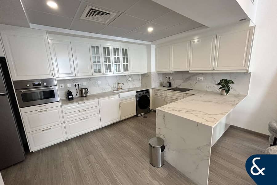 1 Bed I Fully Upgraded I Vacant On Transfer