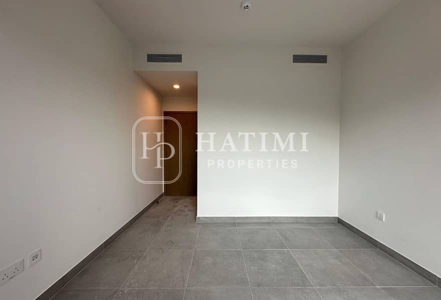 SINGLE ROW| A FEW STEPS TO THE POOL| BRAND NEW - Image 7