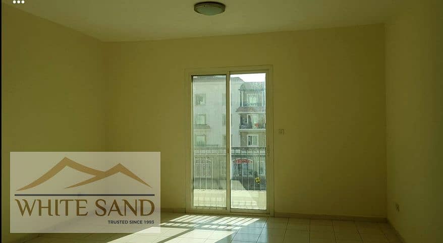 GREECE CLUSTER I READ TO MOVE I NEAR TO BUS STOP