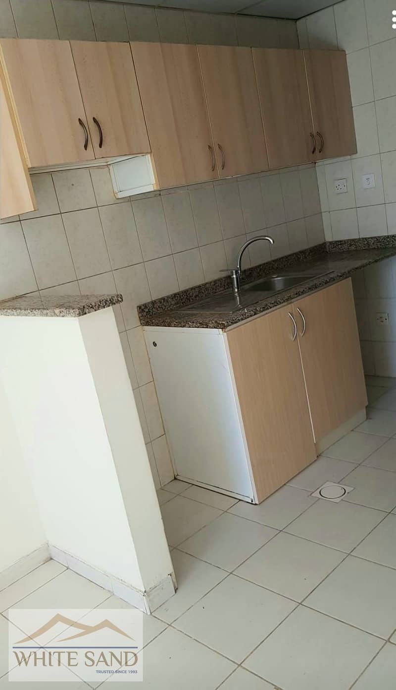 GREECE CLUSTER I READ TO MOVE I NEAR TO BUS STOP