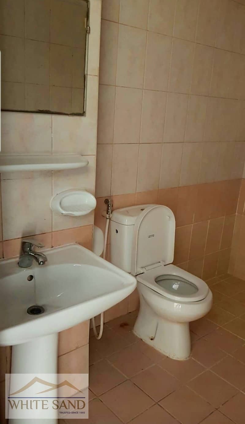 GREECE CLUSTER I READ TO MOVE I NEAR TO BUS STOP - Image 8