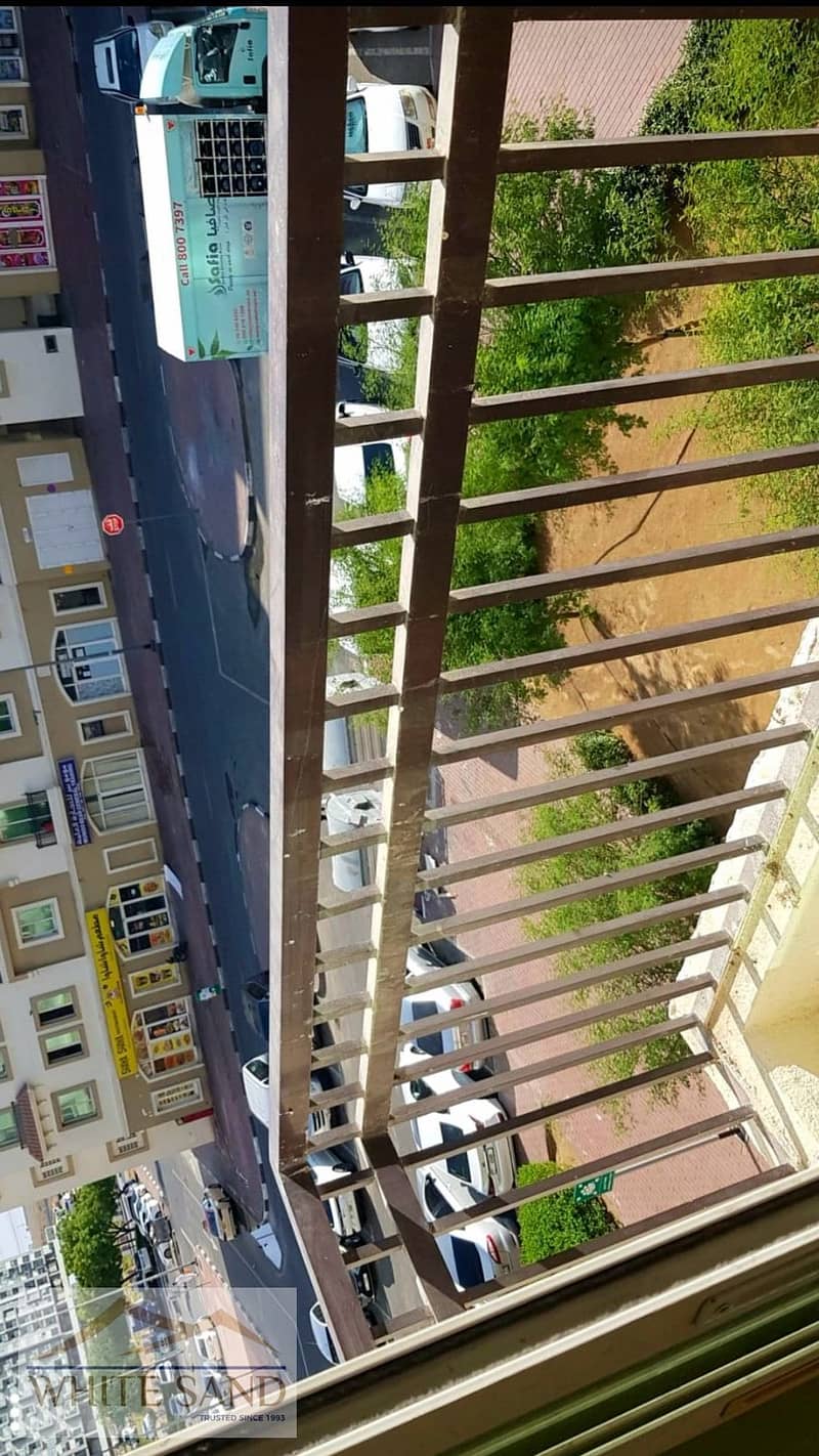 GREECE CLUSTER I READ TO MOVE I NEAR TO BUS STOP - Image 9