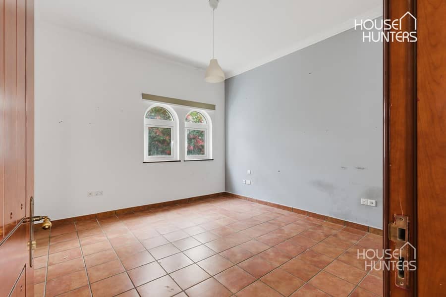 Exquisite Valencia Style | Private Pool | Vacant - Image 13