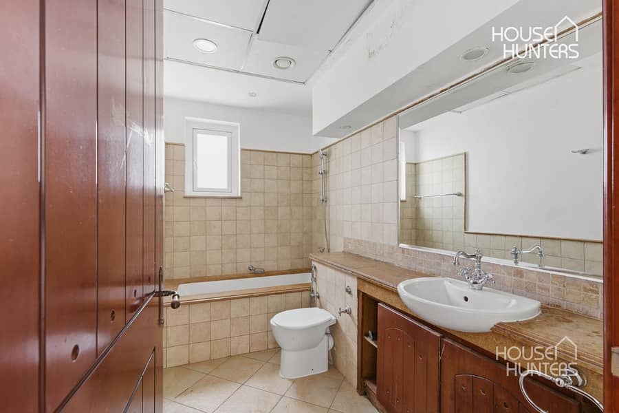 Exquisite Valencia Style | Private Pool | Vacant - Image 15