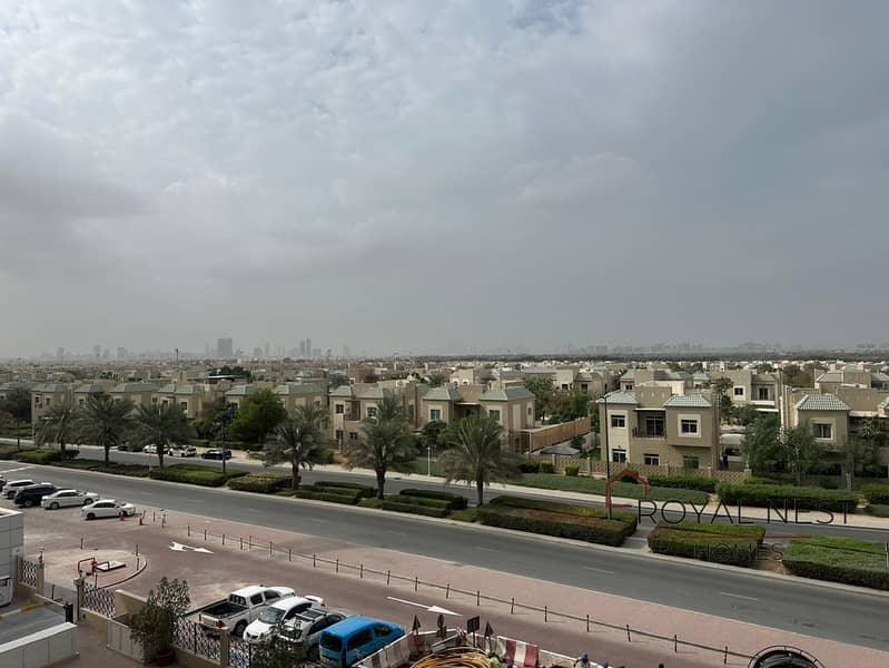 Spacious Unit | Burj Khalifa View | Closed Kitchen