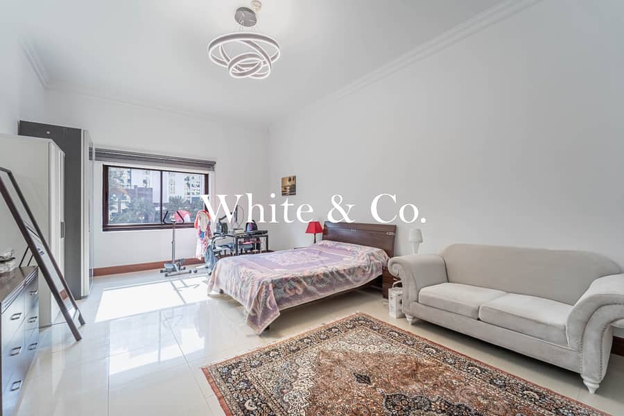 Private Entrance | Triplex | Private Parking - Image 9