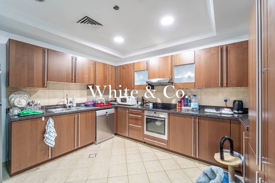 Private Entrance | Triplex | Private Parking - Image 11