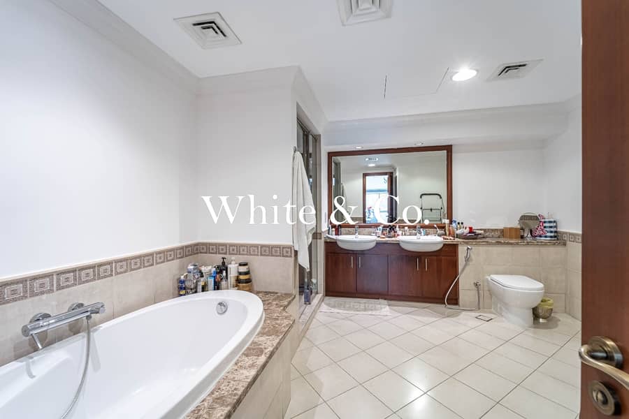 Private Entrance | Triplex | Private Parking - Image 12