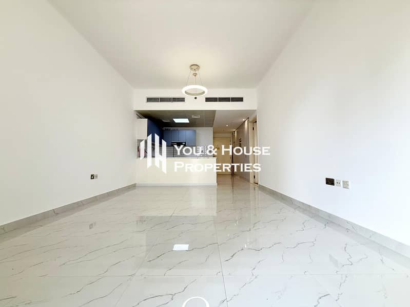 Elegant & Bright Apartment I Quality Finishes I With Pool View