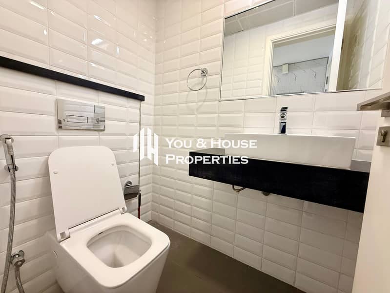 Elegant & Bright Apartment I Quality Finishes I With Pool View - Image 7