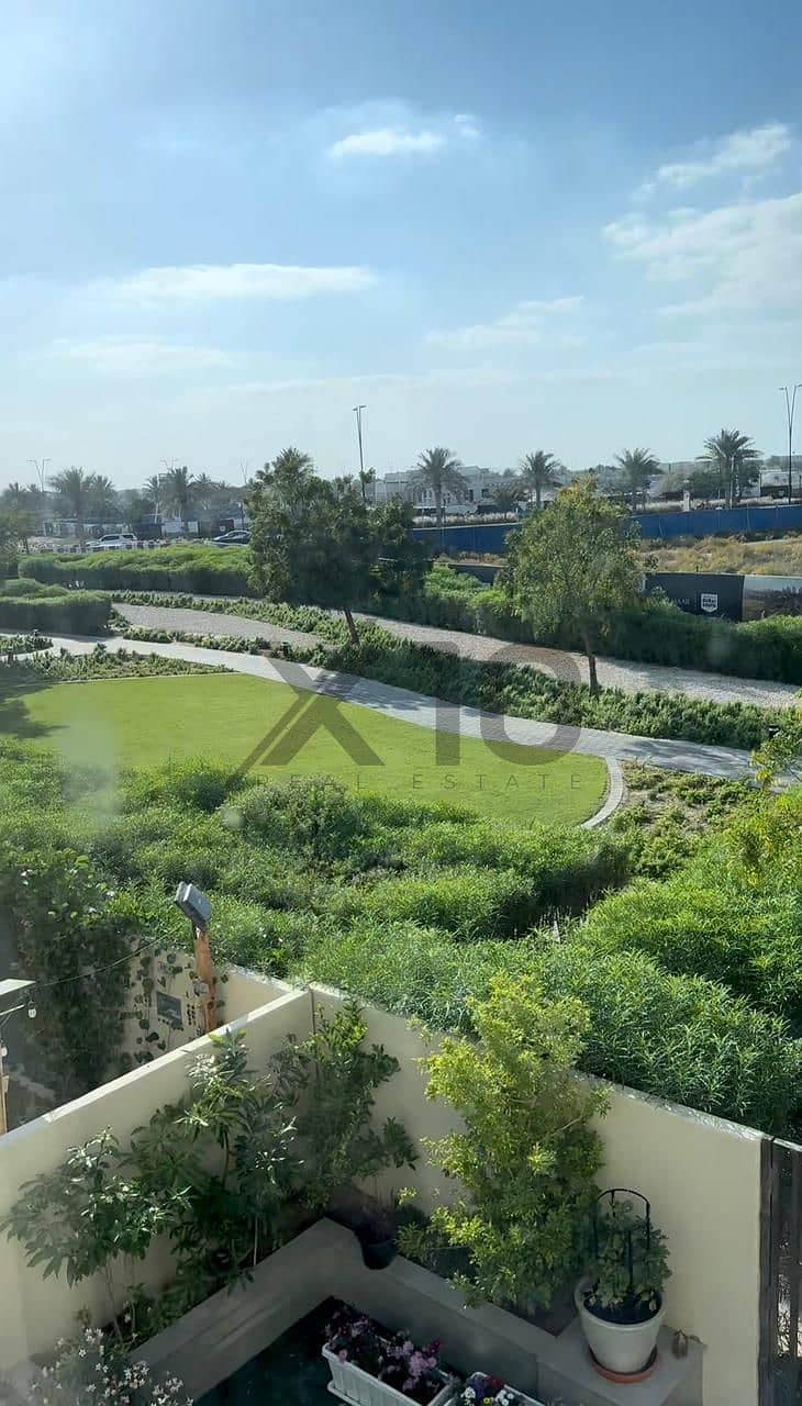 Single Row | Park-Facing | Flexible 12 Cheques